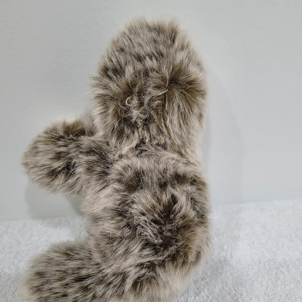 2016 America Girl‎ Lea Clark pet sloth retired